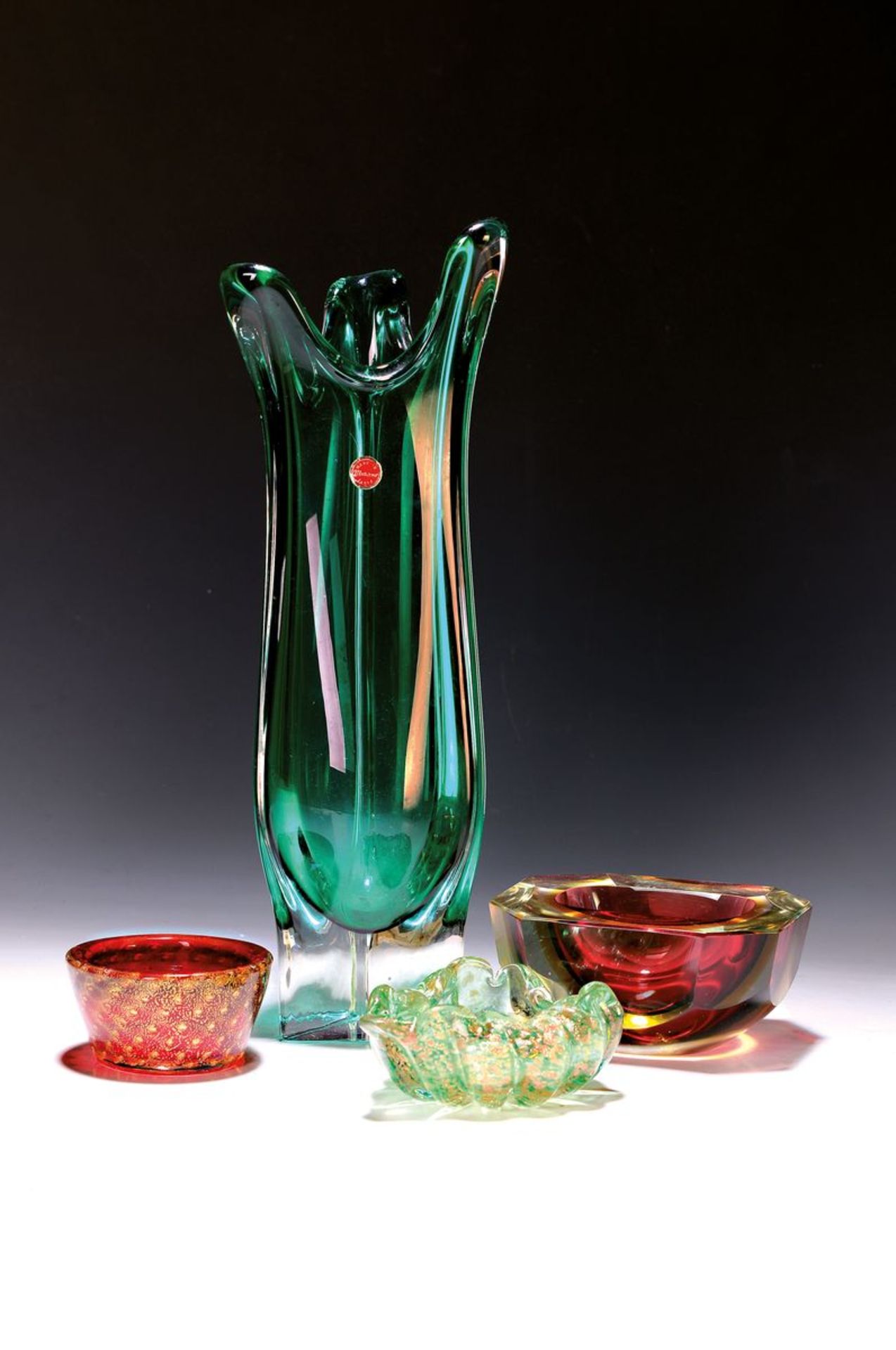 4 Teile Glas, Murano, 20. Jh.,  große Vase mit grünem