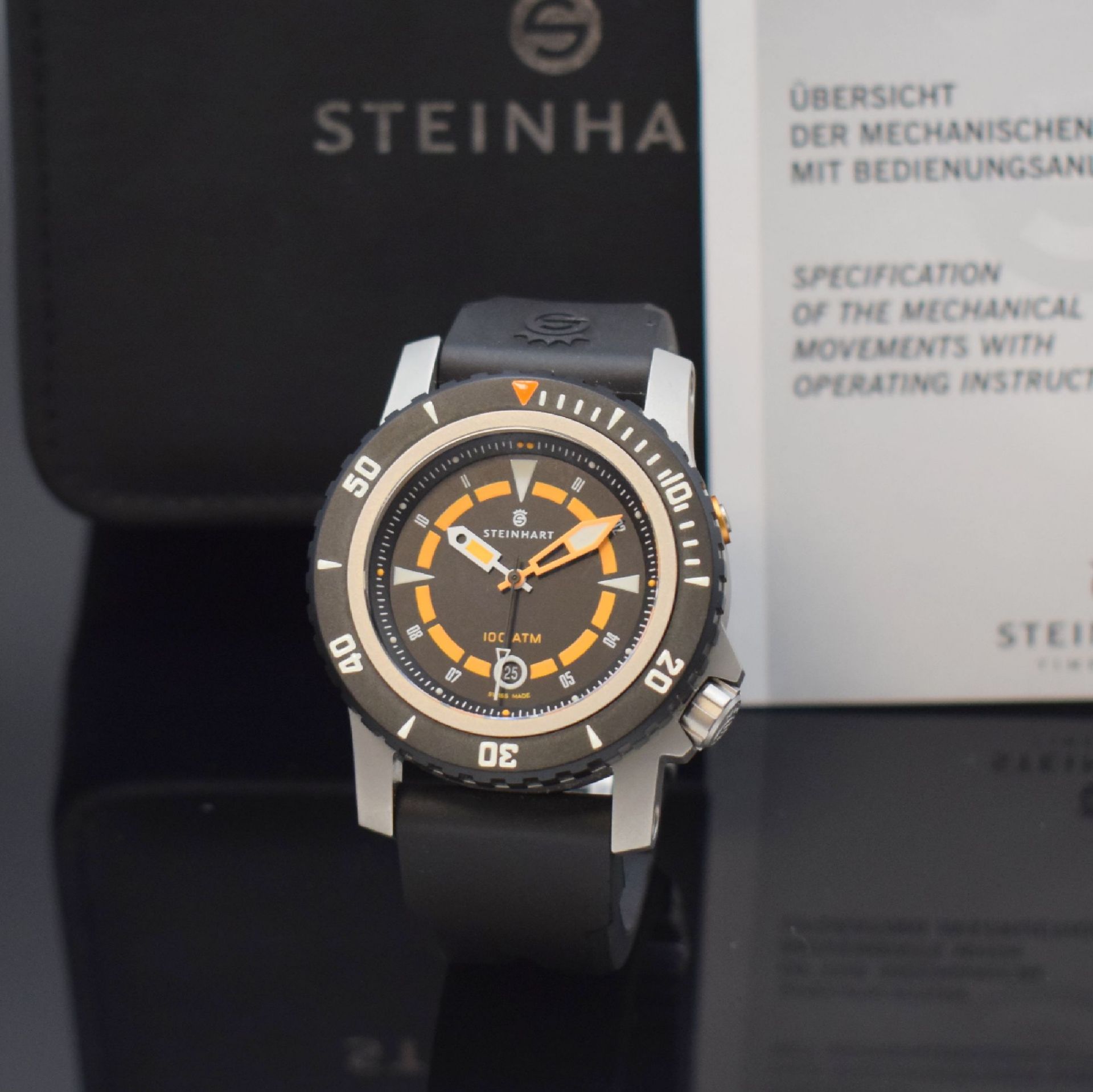 STEINHART Triton Herrenarmbanduhr, Schweiz um 2012,