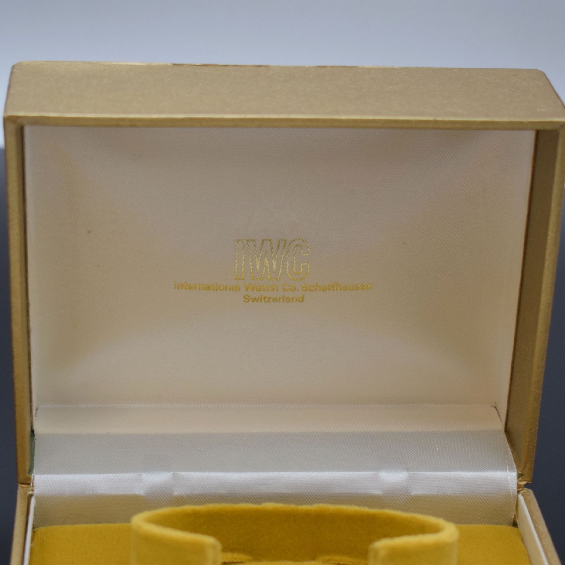 IWC seltene goldene Box für Armbanduhr, Schweiz um 1965, - Image 2 of 6