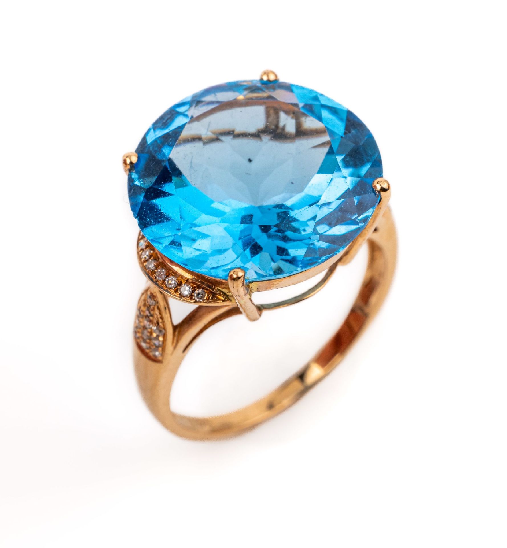 18 kt Gold Topas-Diamant-Ring, RG 750/000, mittig