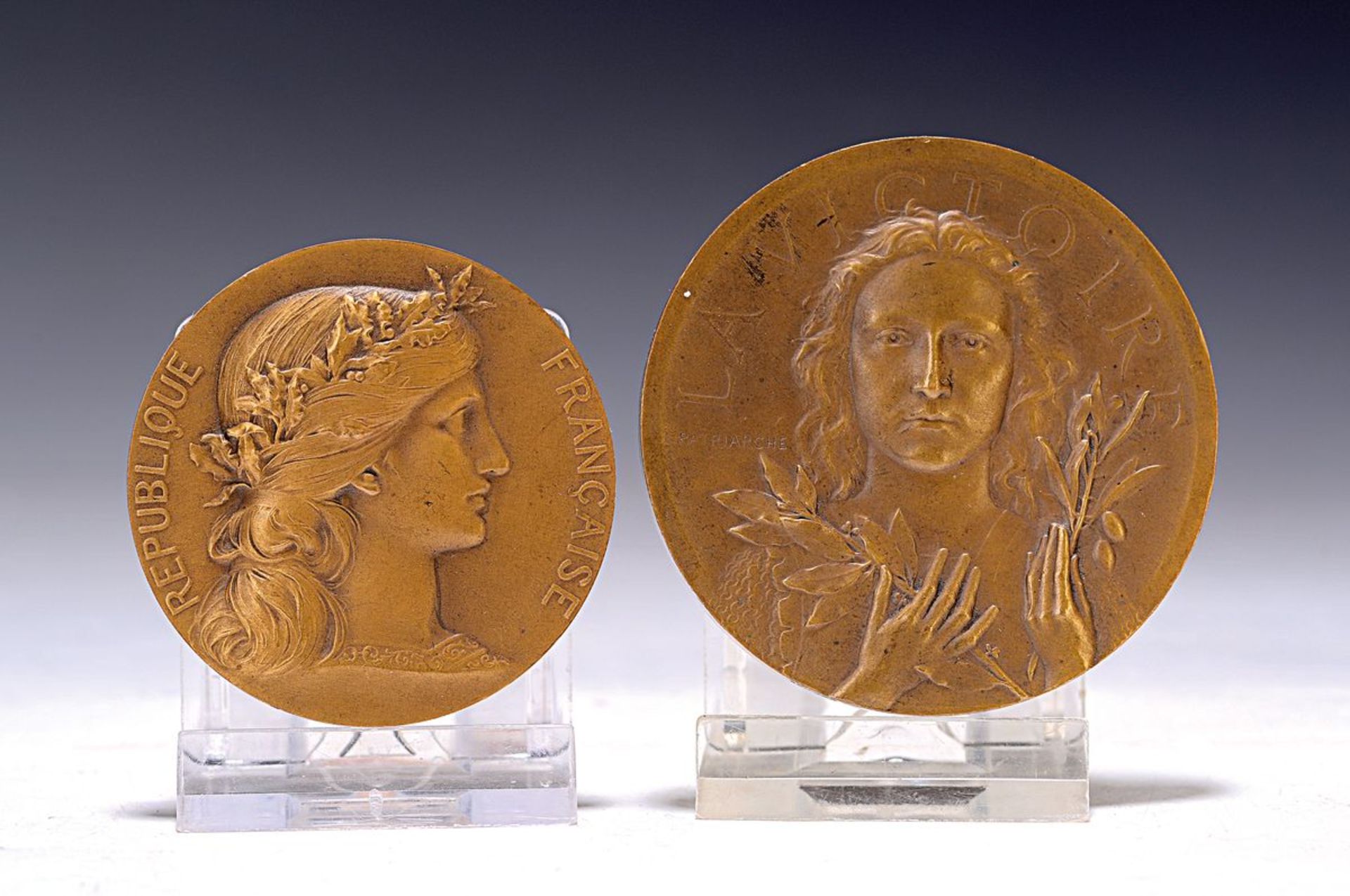 Zwei Medaillen, Republique Francaise, Bronzemedaille, H.