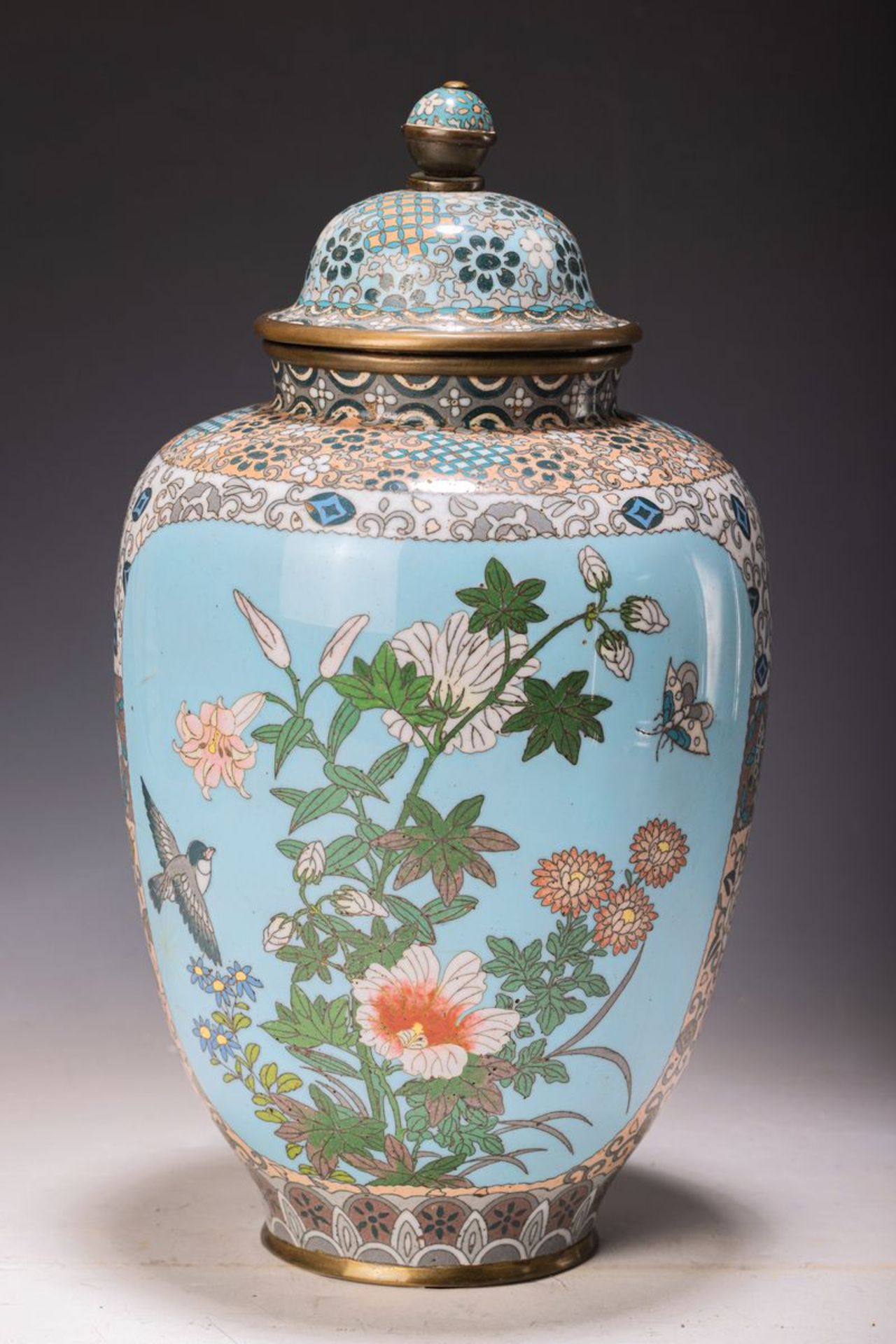 Cloisonné-Deckelvase, Japan, Meiji-Zeit, standard