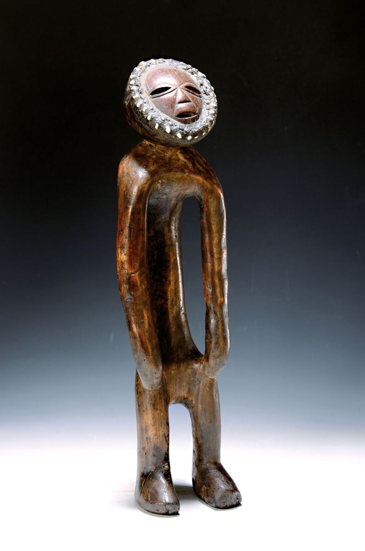 Stehende Figur, Liumbi, Angola, 20.Jh., Holz geschnitzt,