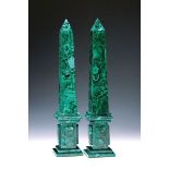 Paar Obelisken aus Malachit, neuzeitlich, H. je ca.