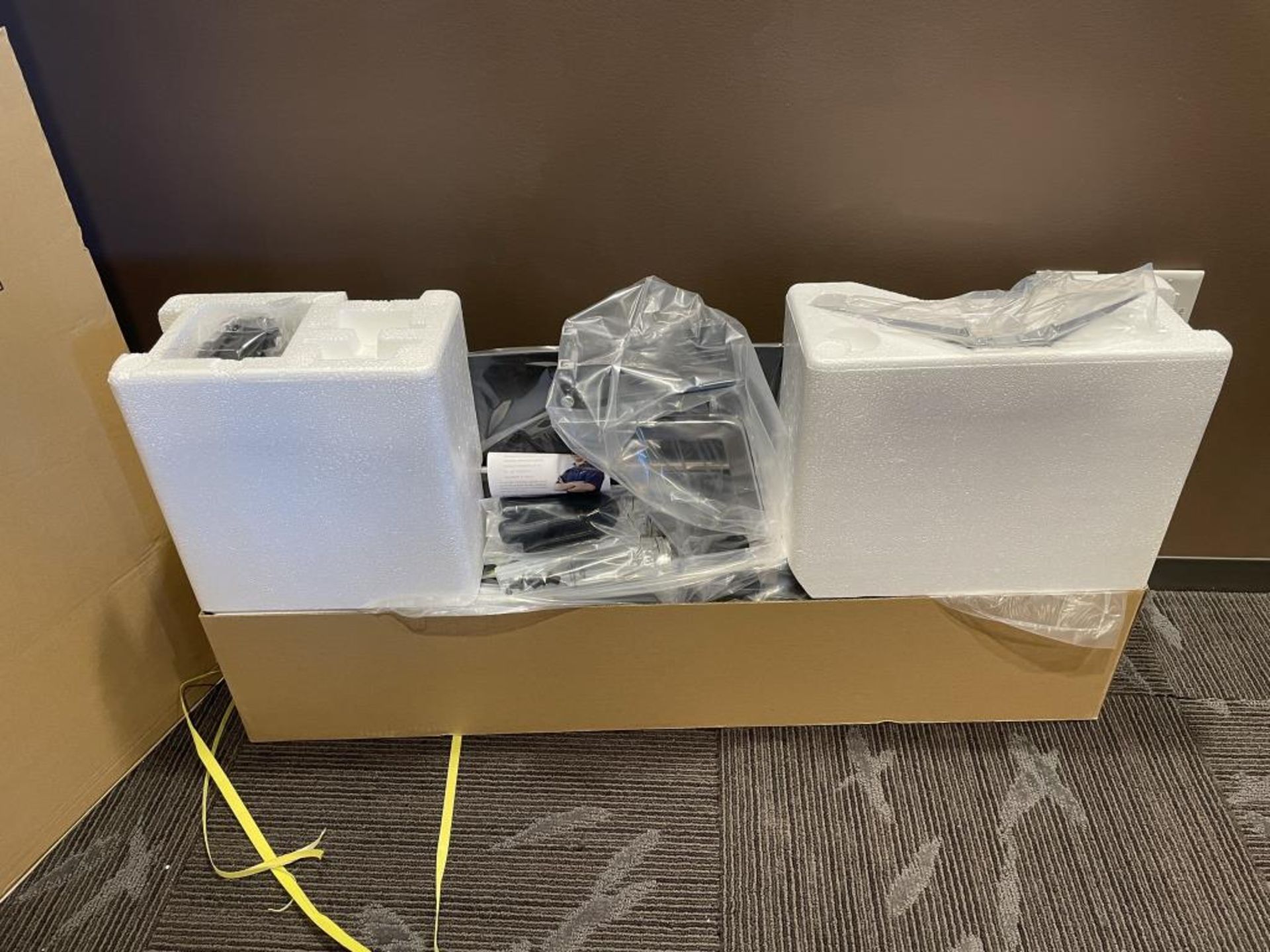 Ergotron Workfit Single (350) Workstation *In Box* - Image 4 of 5