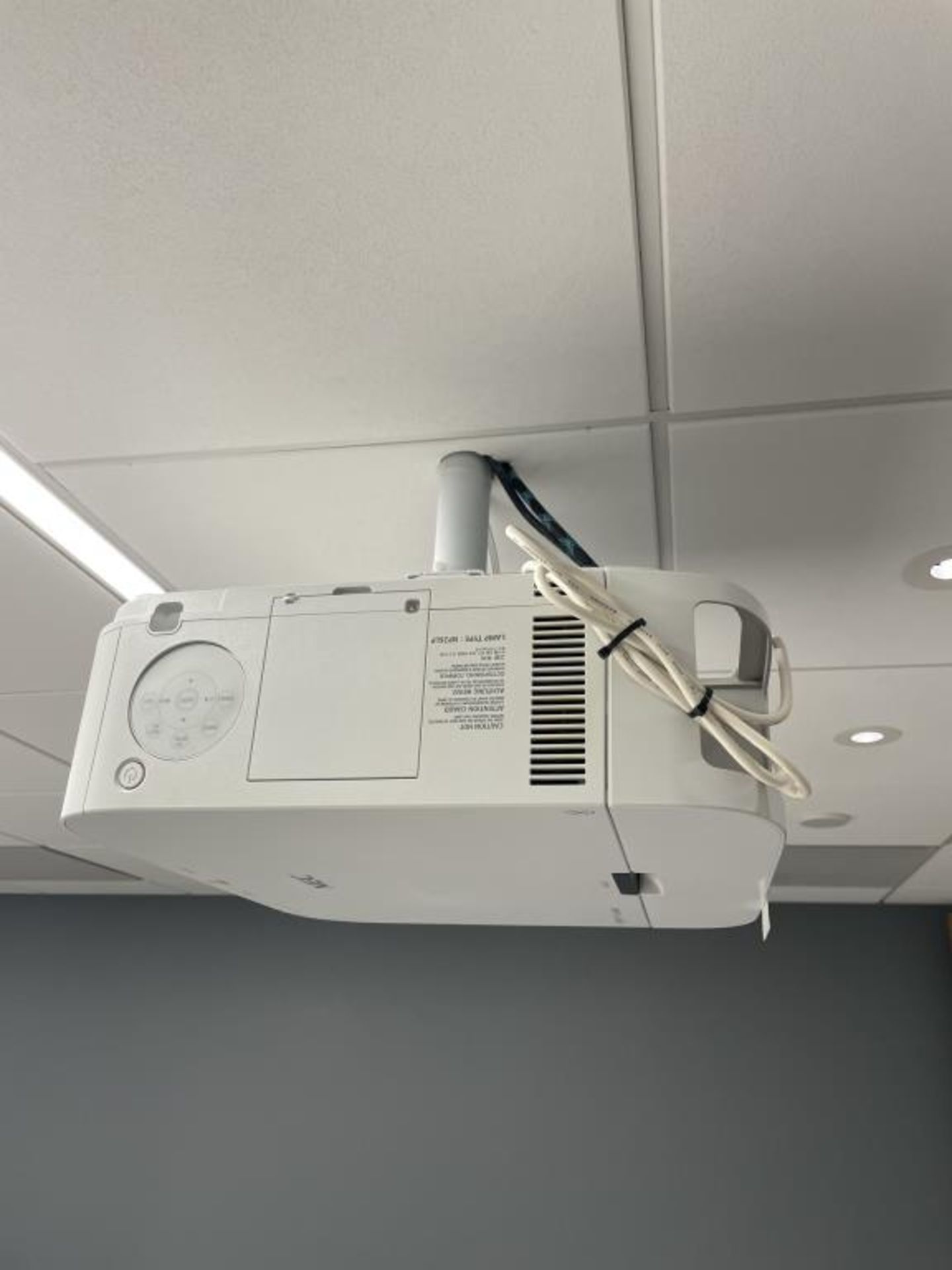 NEC PA622U Projector - Image 3 of 4