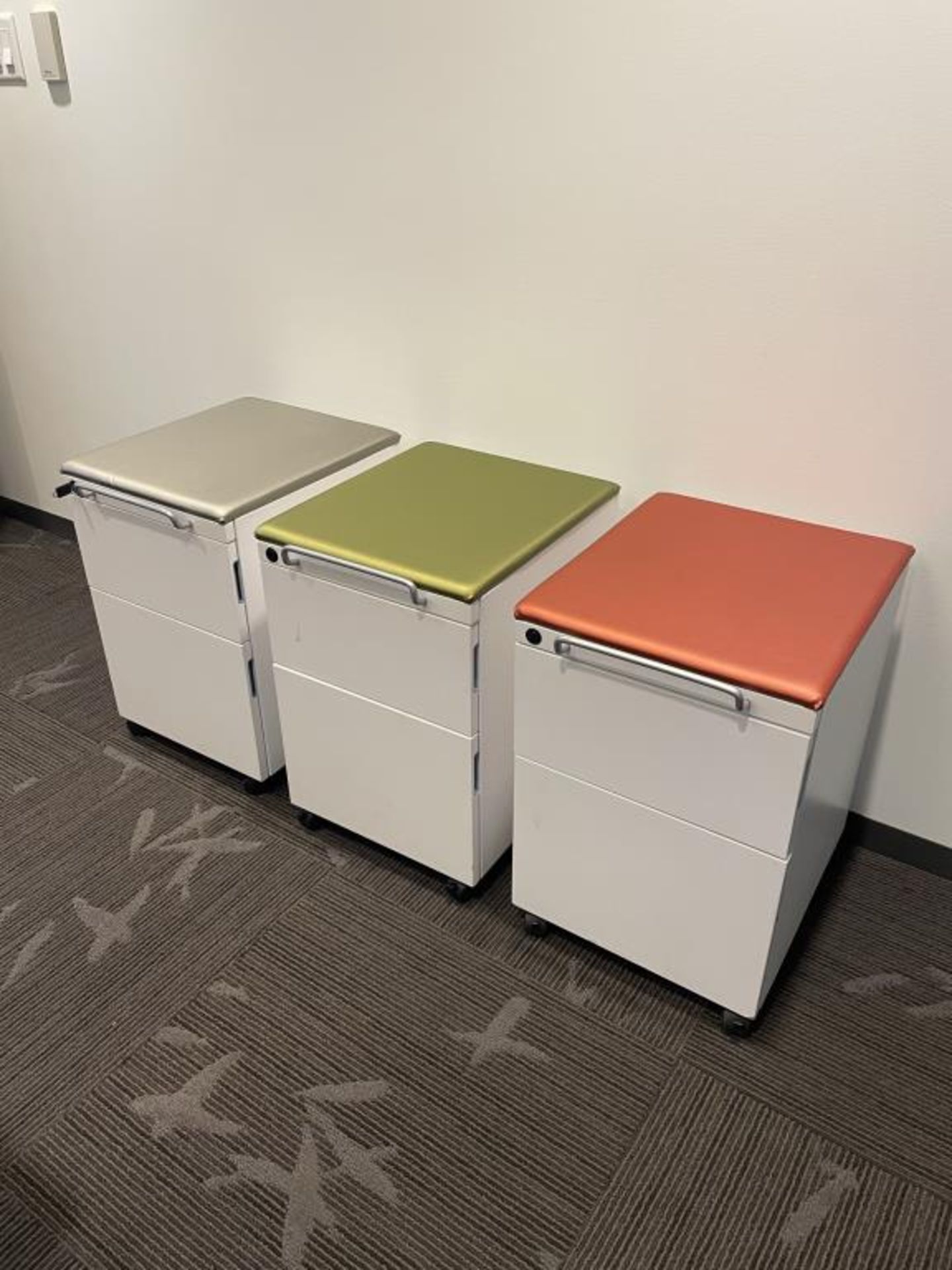 (8) Knoll Peds - Image 2 of 3