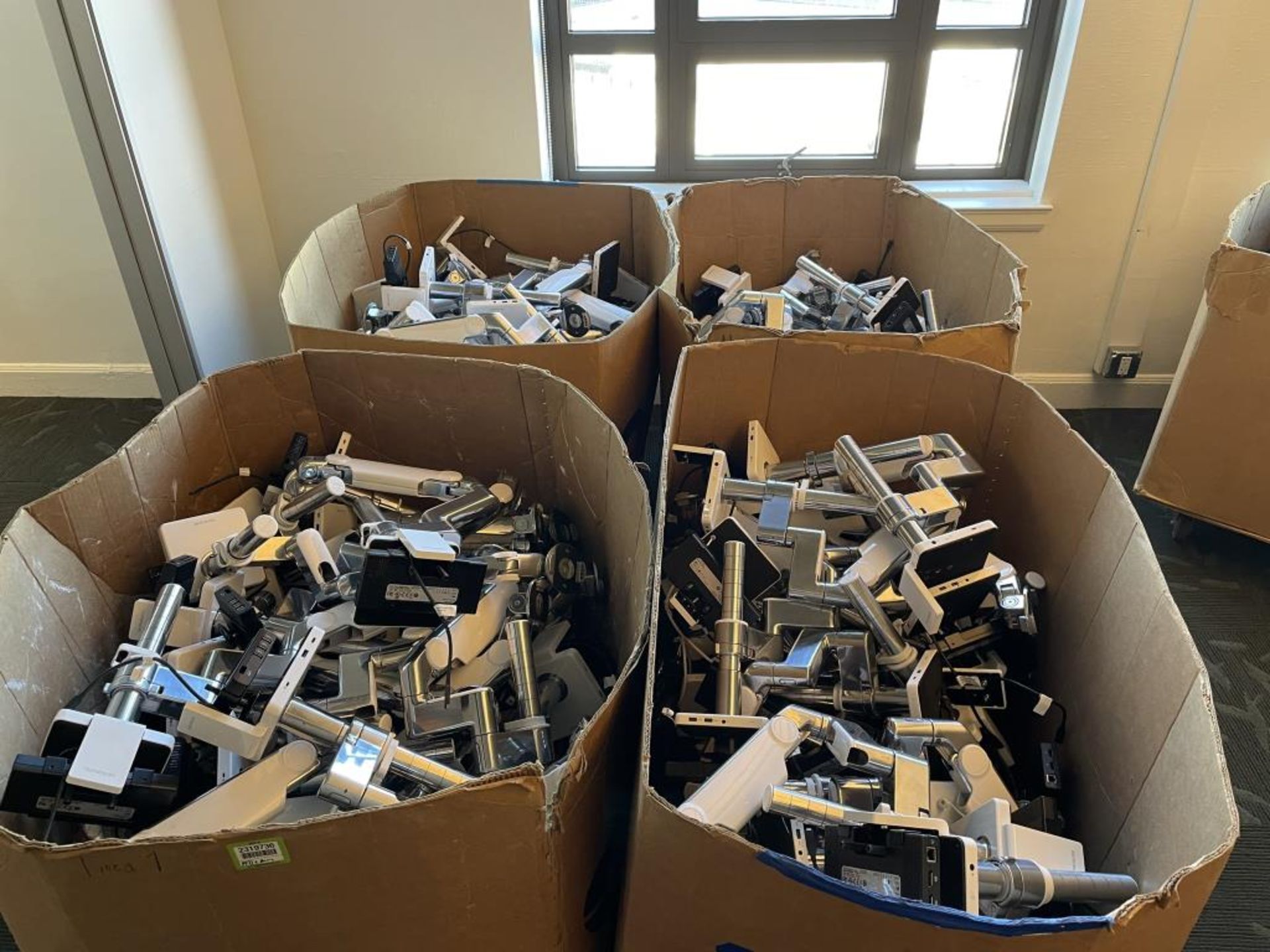 (200+) Humanscale M2.1 w/ M/Connect2 Monitor Arms - Image 3 of 13