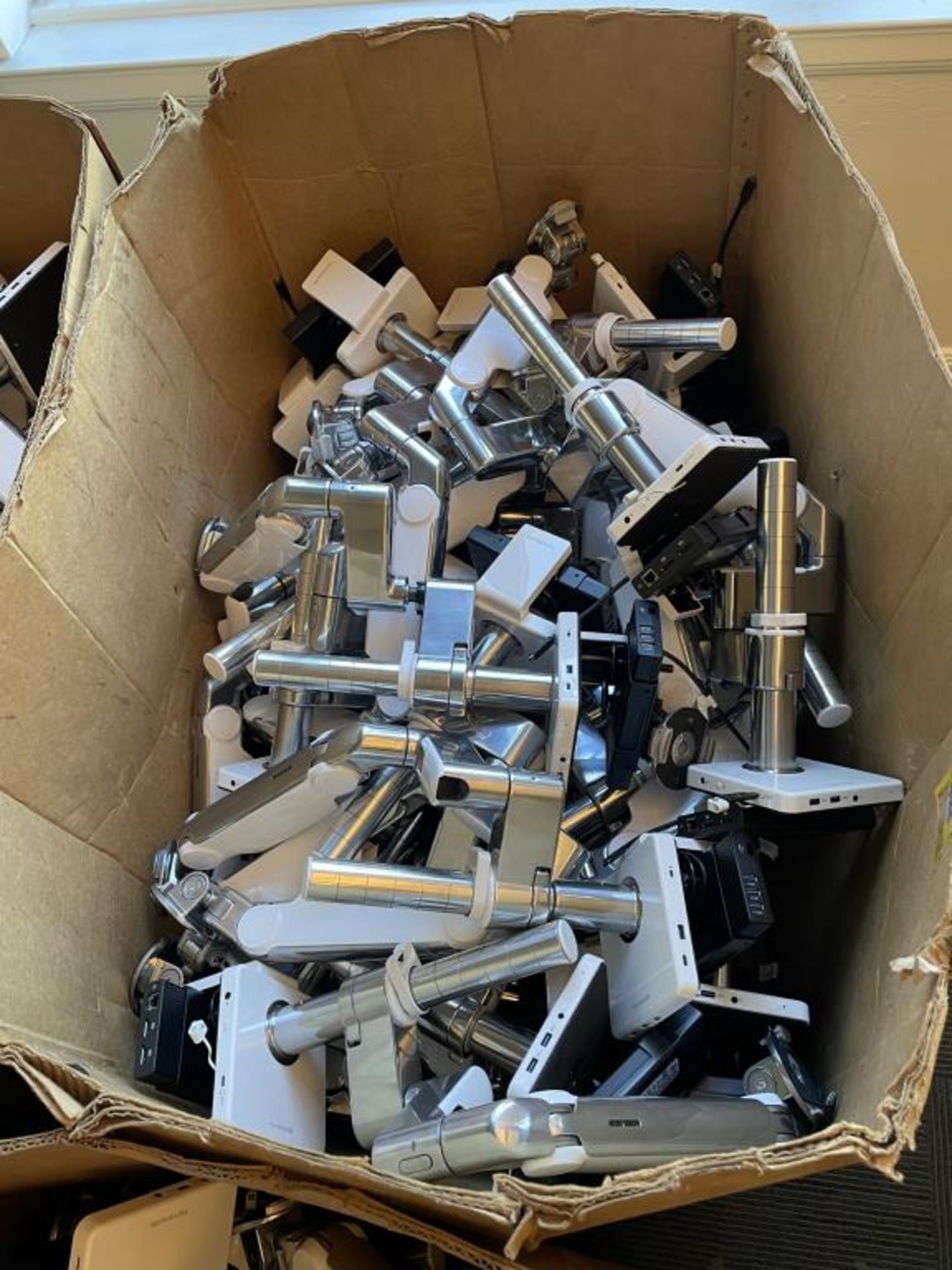 (200+) Humanscale M2.1 w/ M/Connect2 Monitor Arms - Image 7 of 13