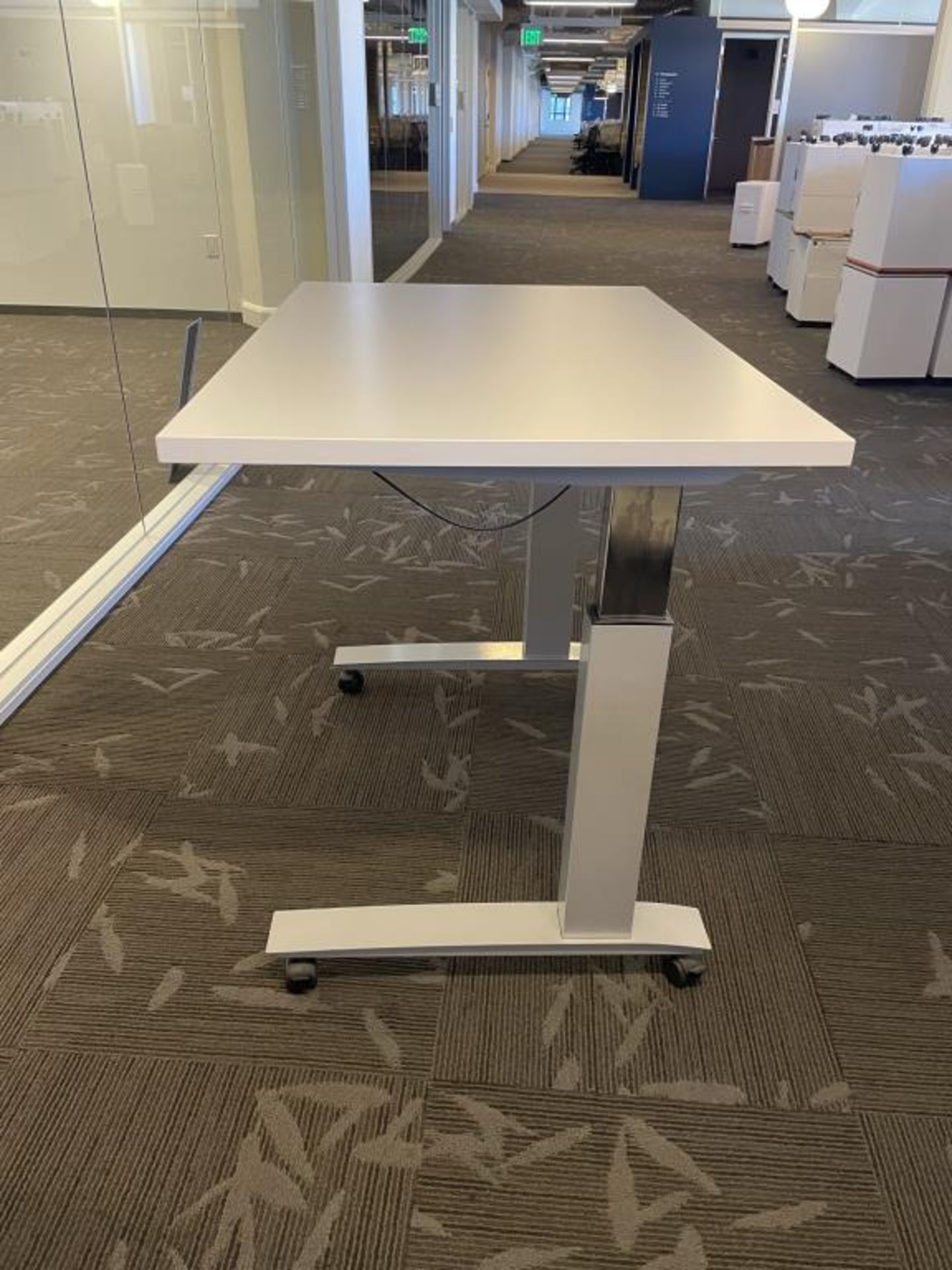 (8) Knoll 48"x 29.5" Portable Sit-Stand Desk - Image 2 of 6