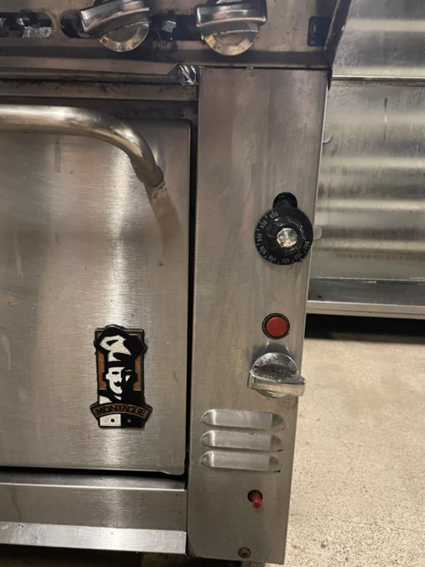 Montague Legend 36" Heavy Duty Gas Range W/ 6 Burners - Image 3 of 8