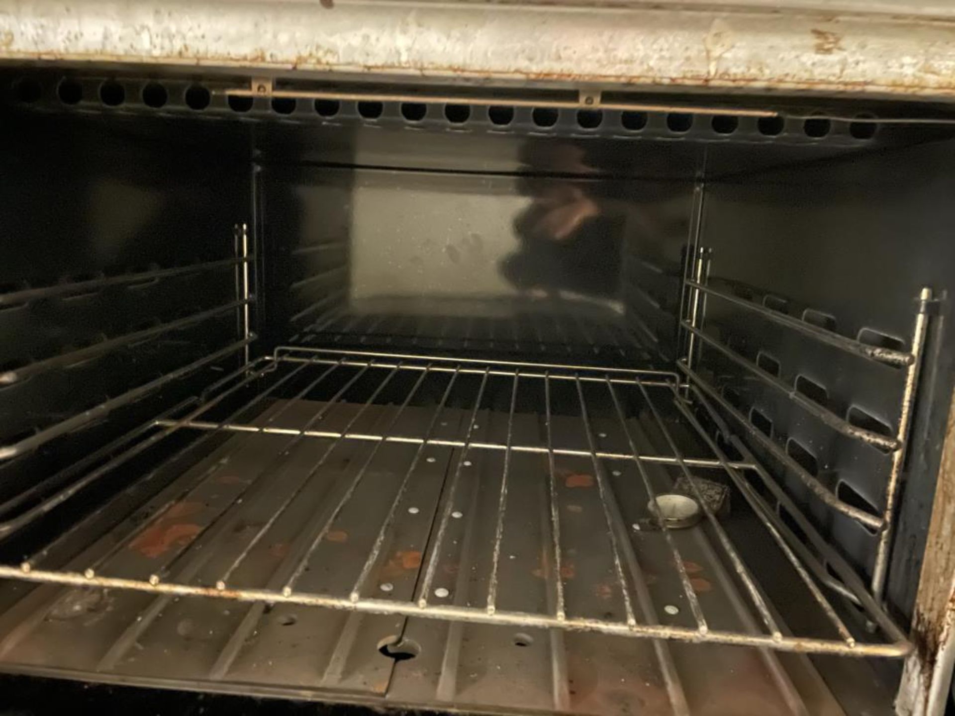 Montague Legend 36" Heavy Duty Gas Range W/ 6 Burners - Image 4 of 5