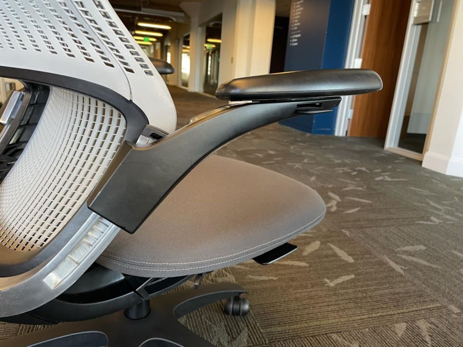 (2) Knoll Generation High Performance Task Chair - Image 3 of 11