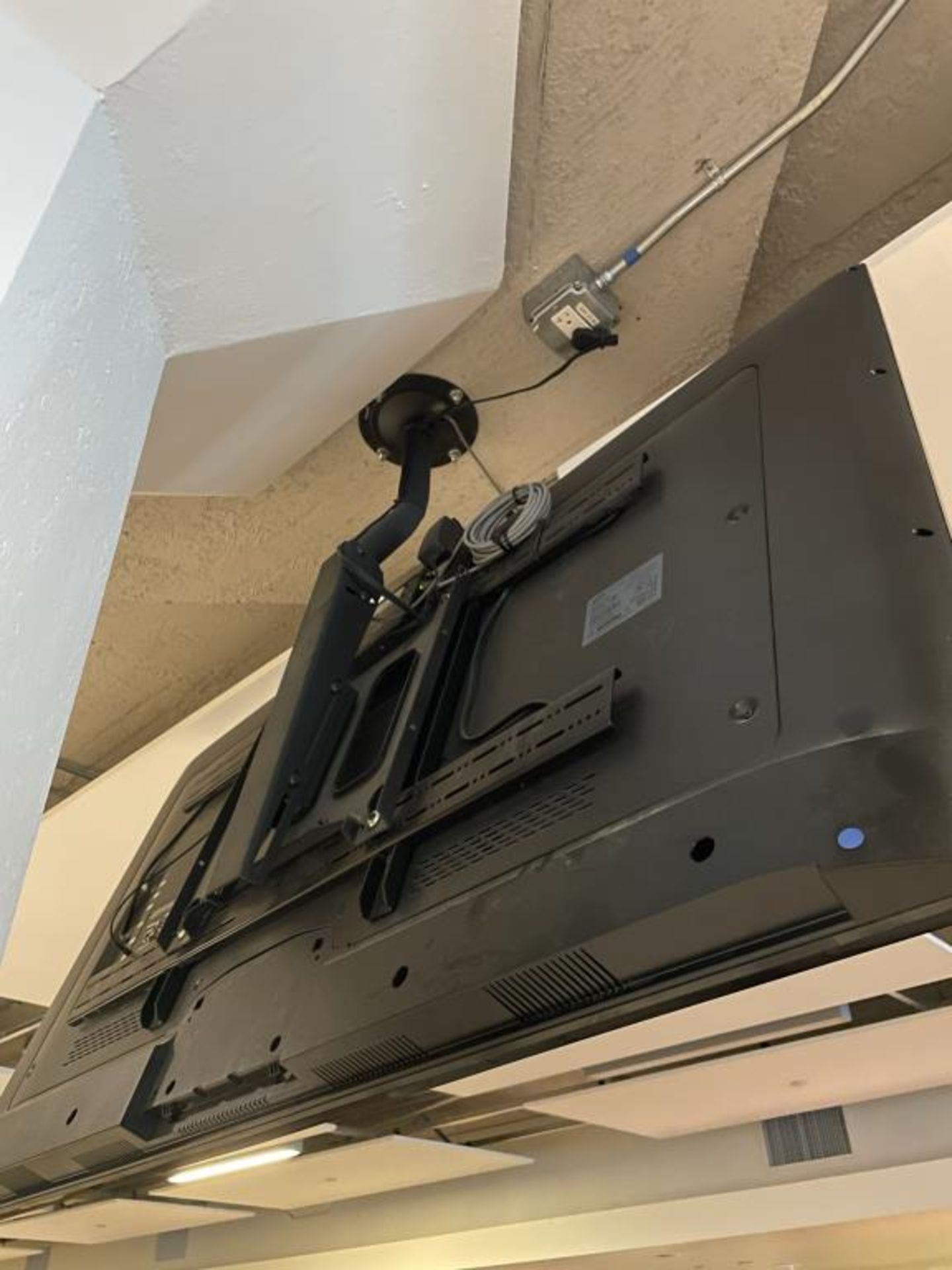 Samsung UN65J6300 65" 1080p Smart LED TV - Image 3 of 3