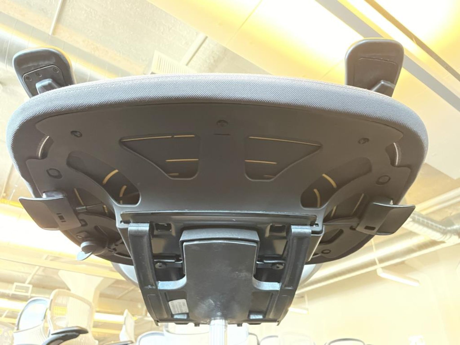 (12) Knoll Generation High Performance Task Chair - Image 7 of 11