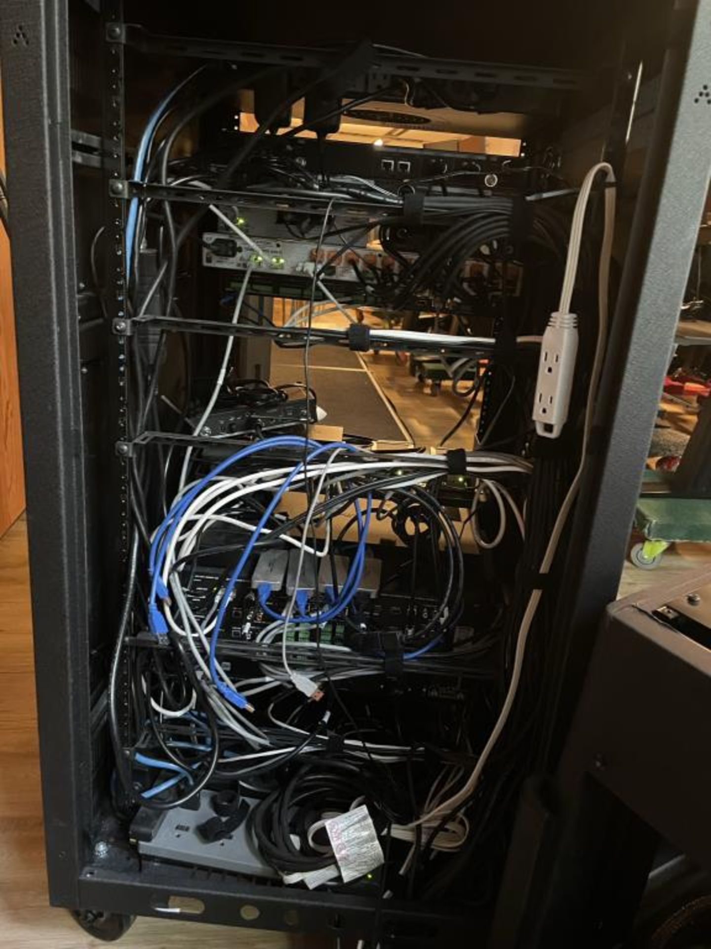 Complete Multi-Function Entertainment System (Audio/Video) - Image 4 of 31