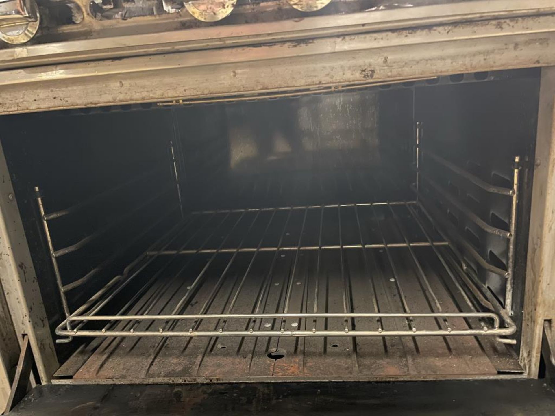 Montague Legend 36" Heavy Duty Gas Range W/ 6 Burners - Image 5 of 8