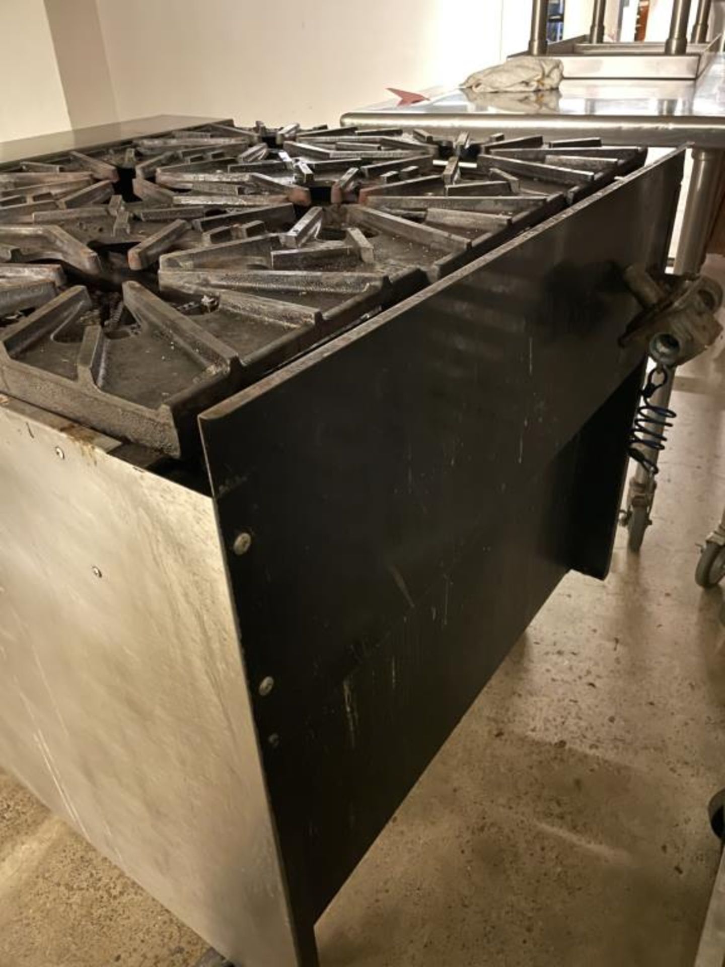 Montague Legend 36" Heavy Duty Gas Range W/ 6 Burners - Image 5 of 5