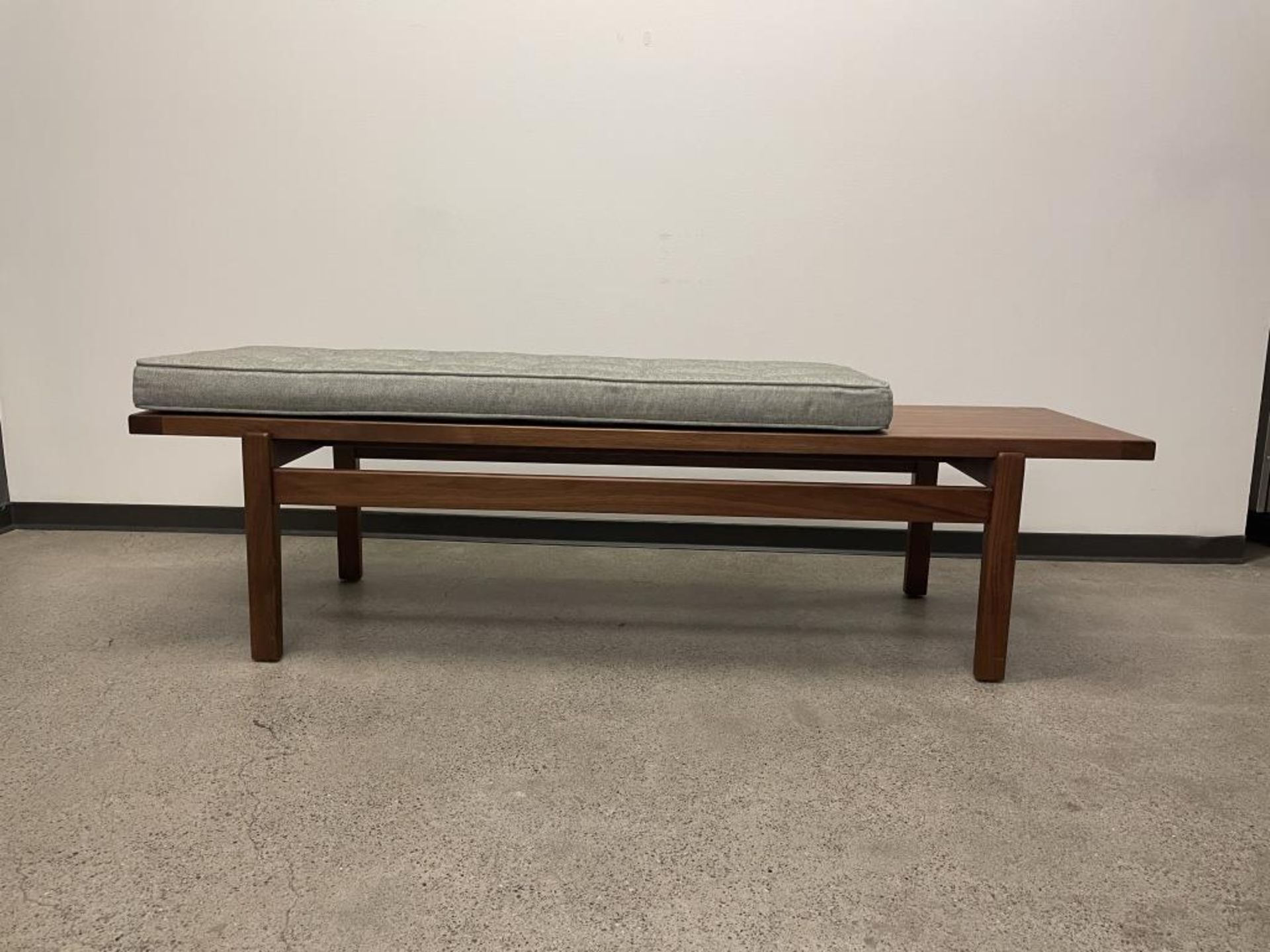 DWR Jens Bench