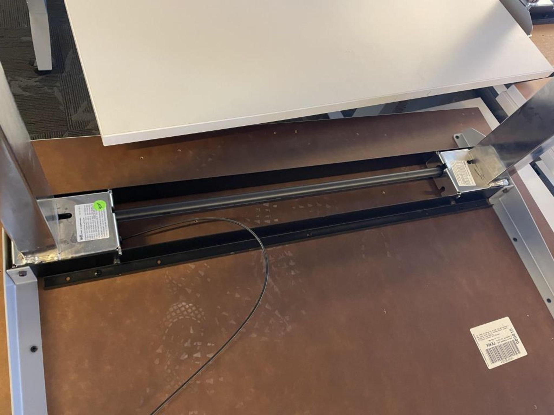 (8) Knoll 48"x 29.5" Portable Sit-Stand Desk - Image 4 of 6