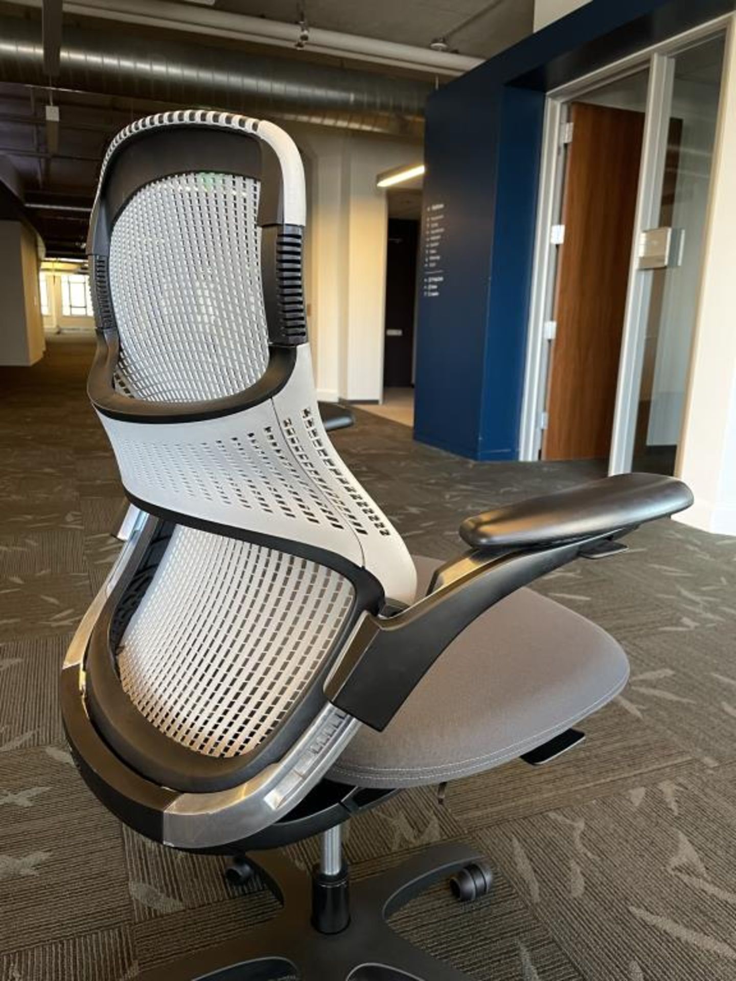 (20) Knoll Generation High Performance Task Chair - Image 9 of 11