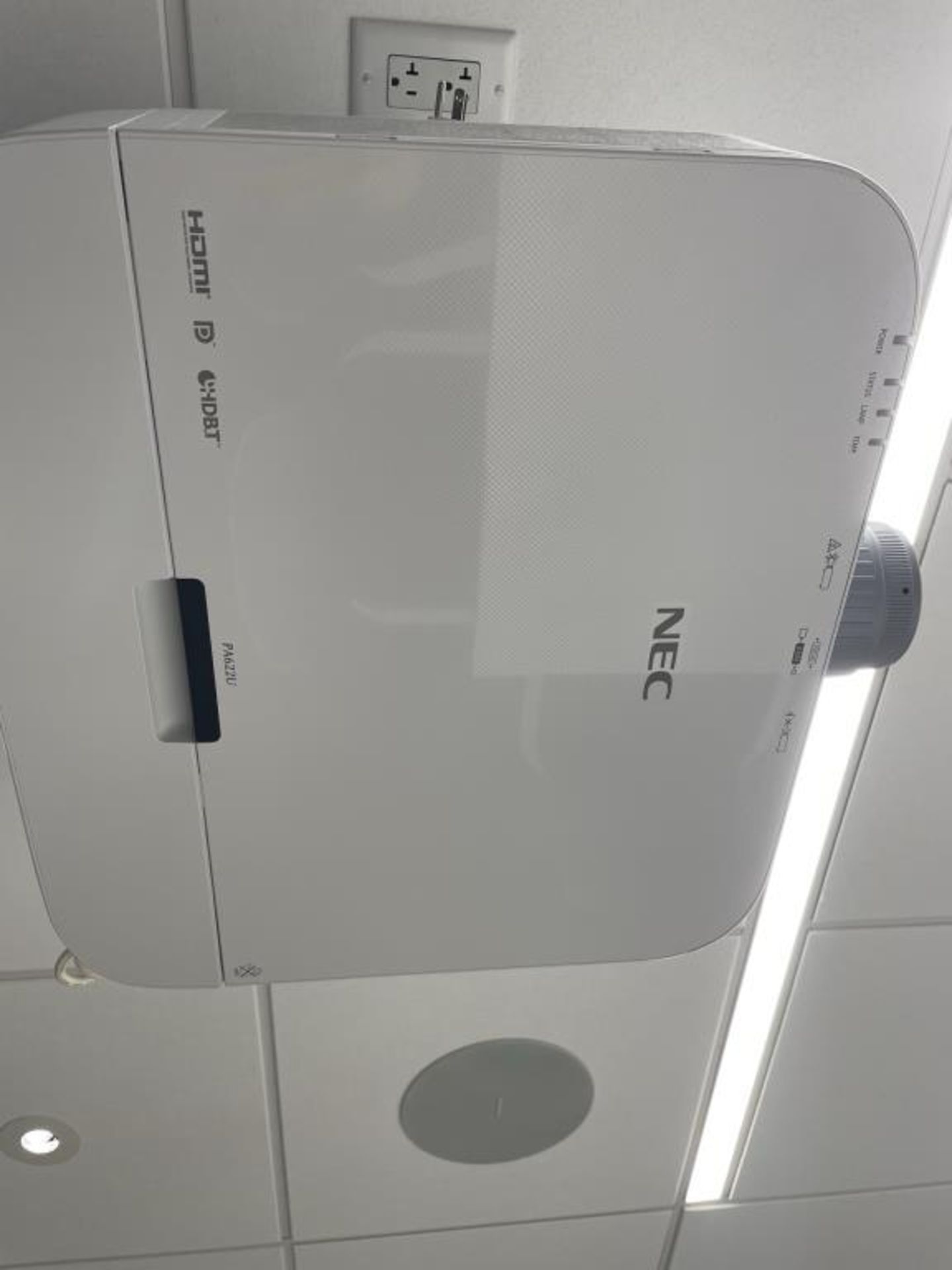 NEC PA622U Projector - Image 2 of 4
