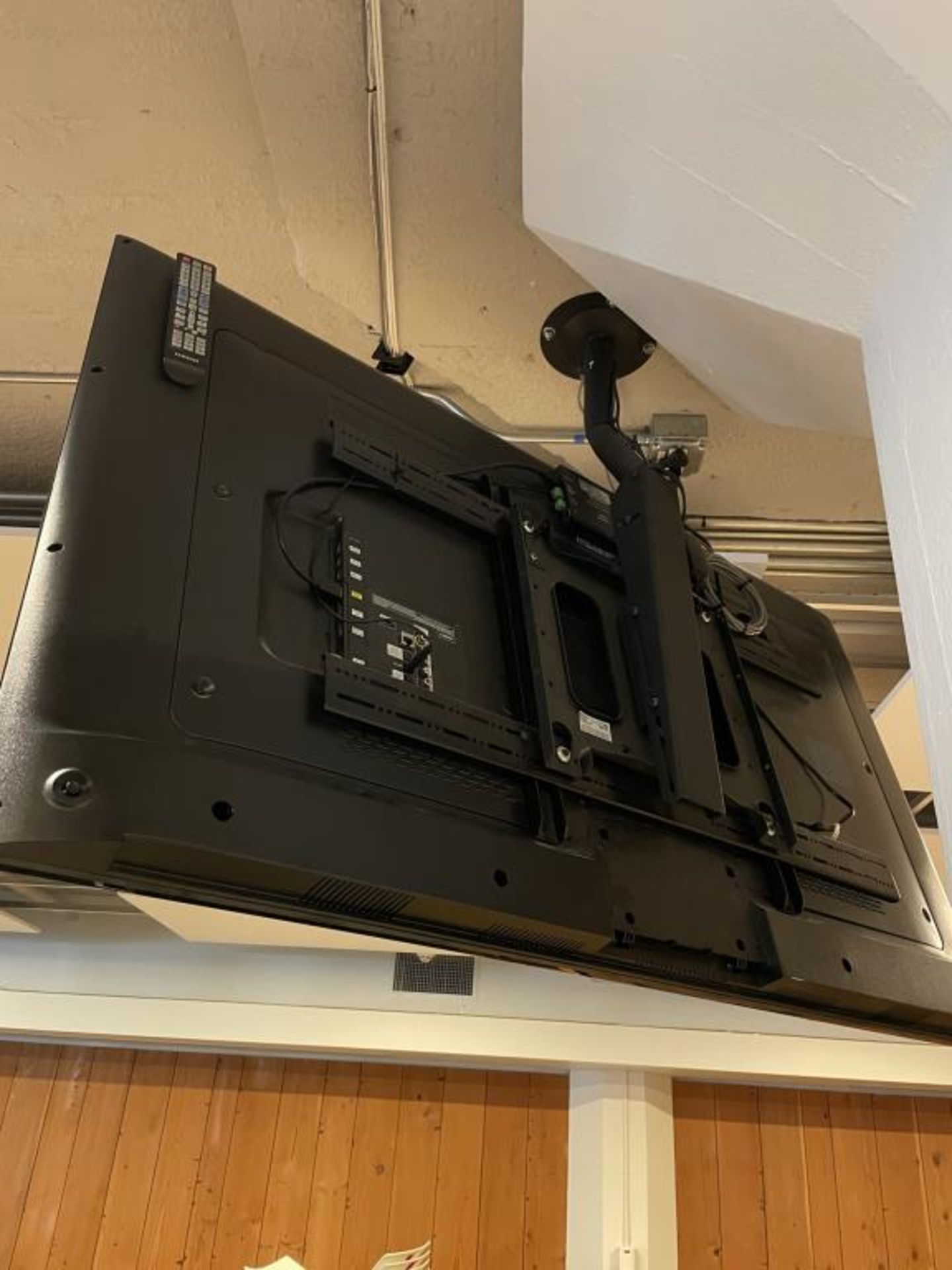 Samsung UN65J6300 65" 1080p Smart LED TV - Image 2 of 3