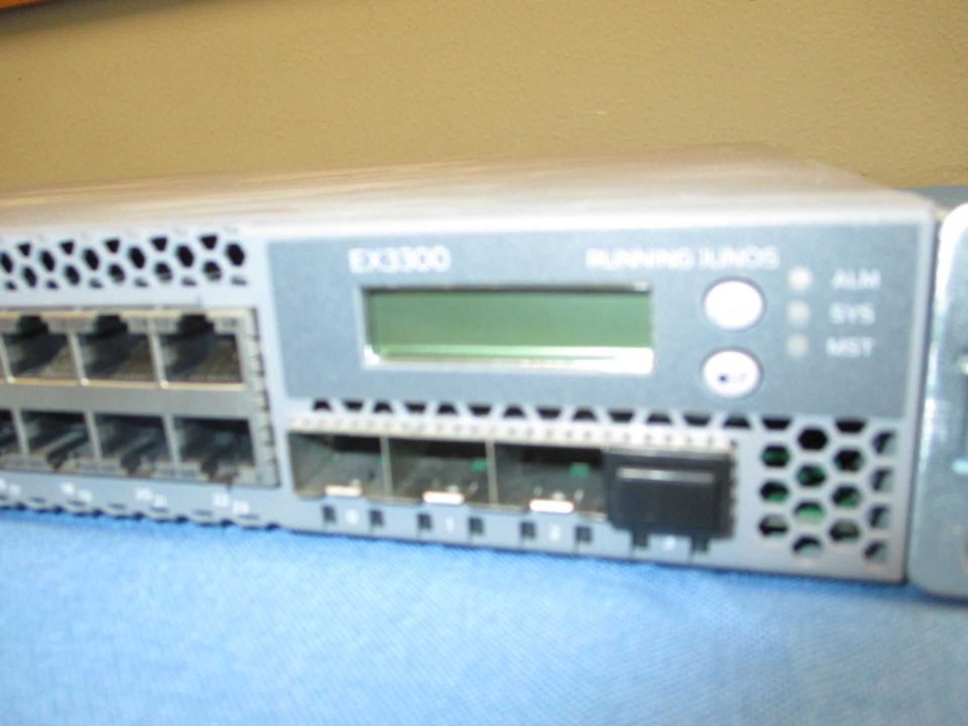 Juniper Ethernet Switch - Image 2 of 4