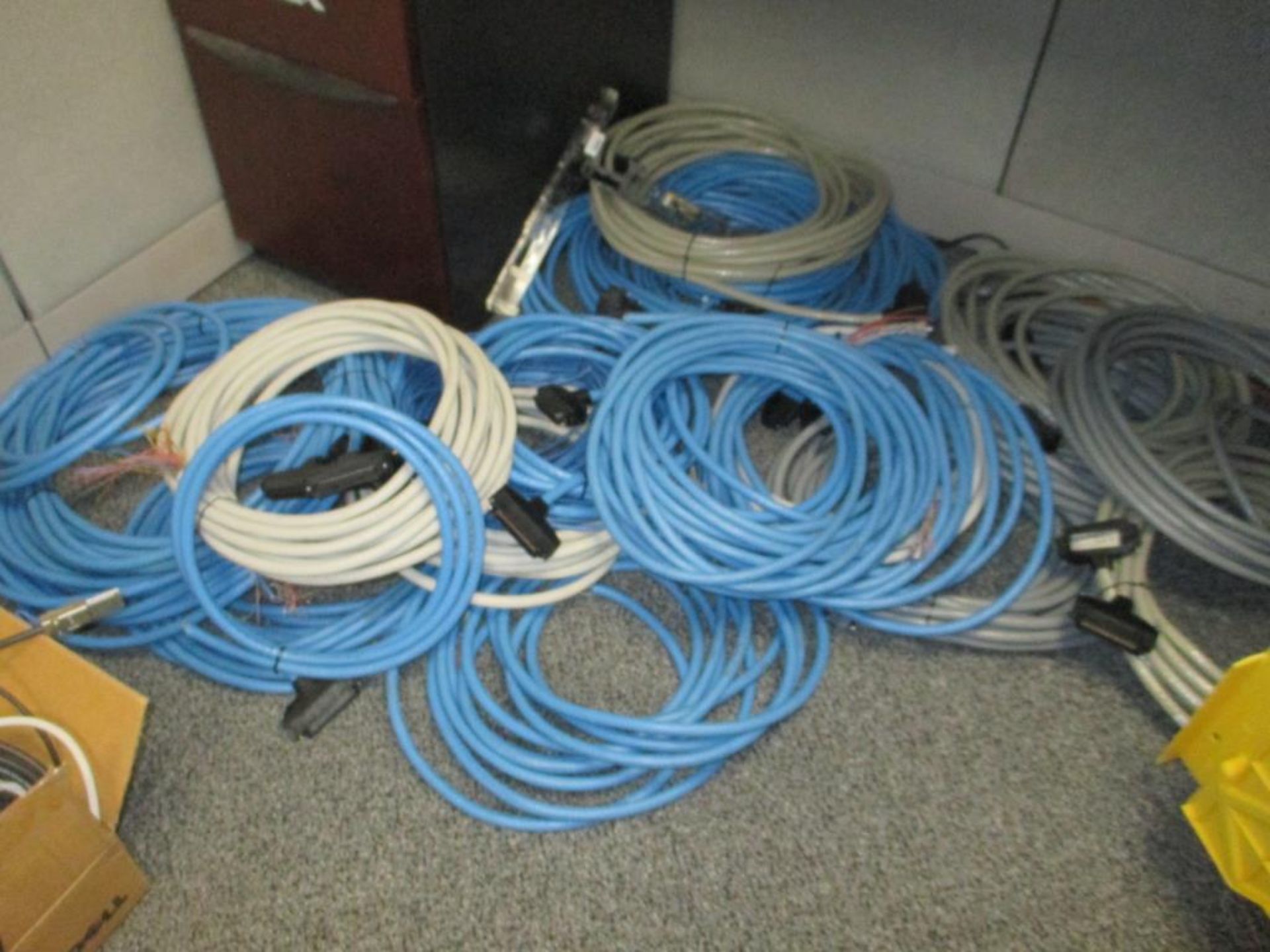 Data Cables - Image 5 of 13