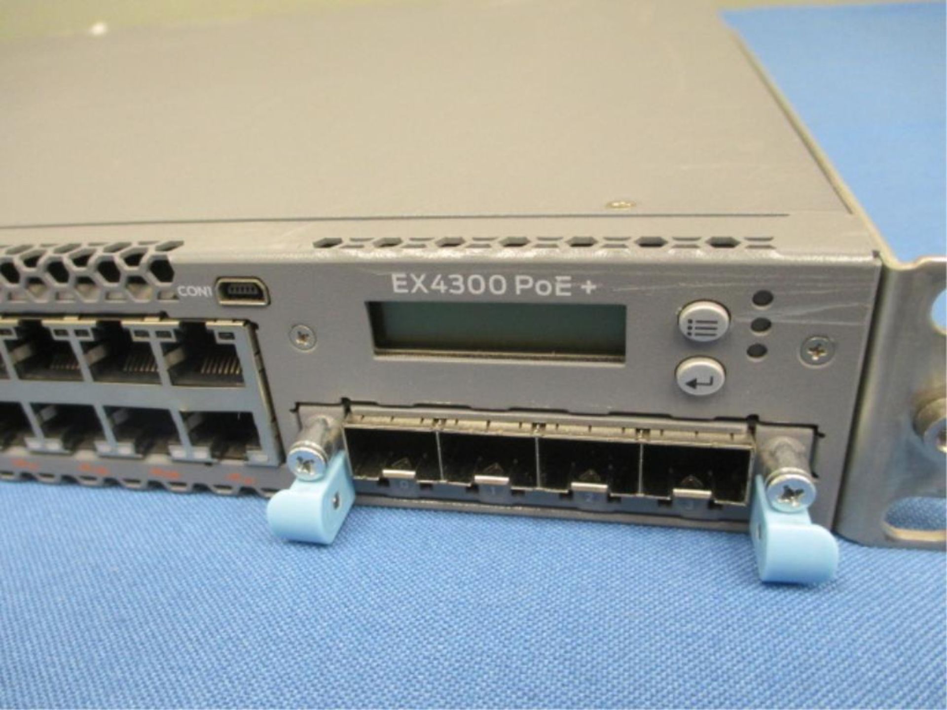 Juniper Ethernet Switch - Image 2 of 5