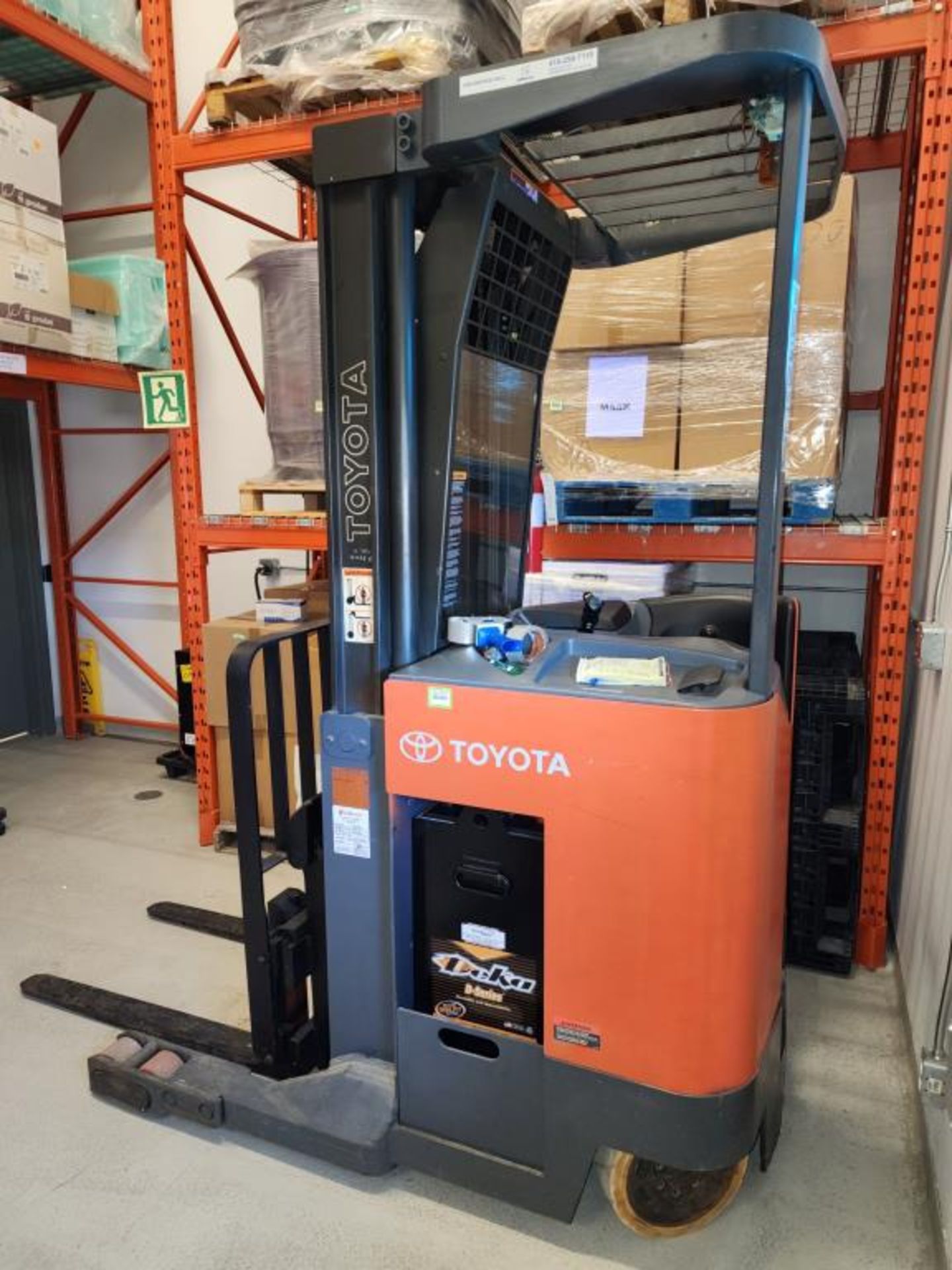 Toyota Lift Truck W/ Battery & Charger - Image 2 of 21