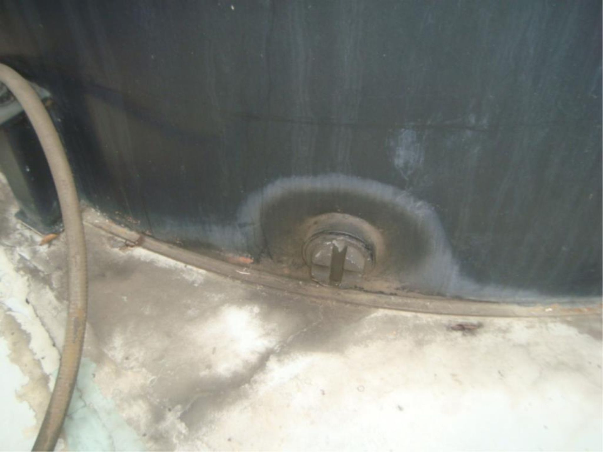 11,300 Gallon Cap. Closed Top Tank - Image 6 of 8