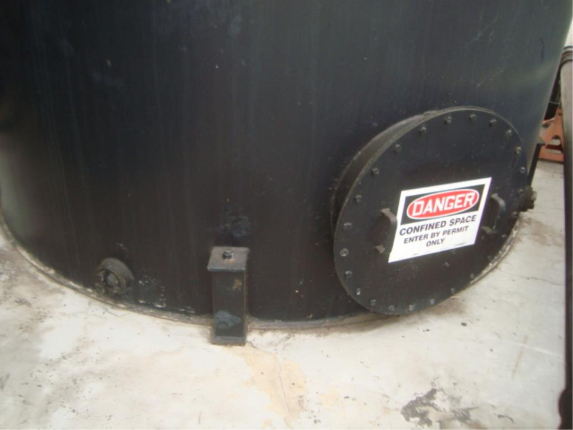 6000 Gallon Cap. Closed Top Tank - Image 4 of 6