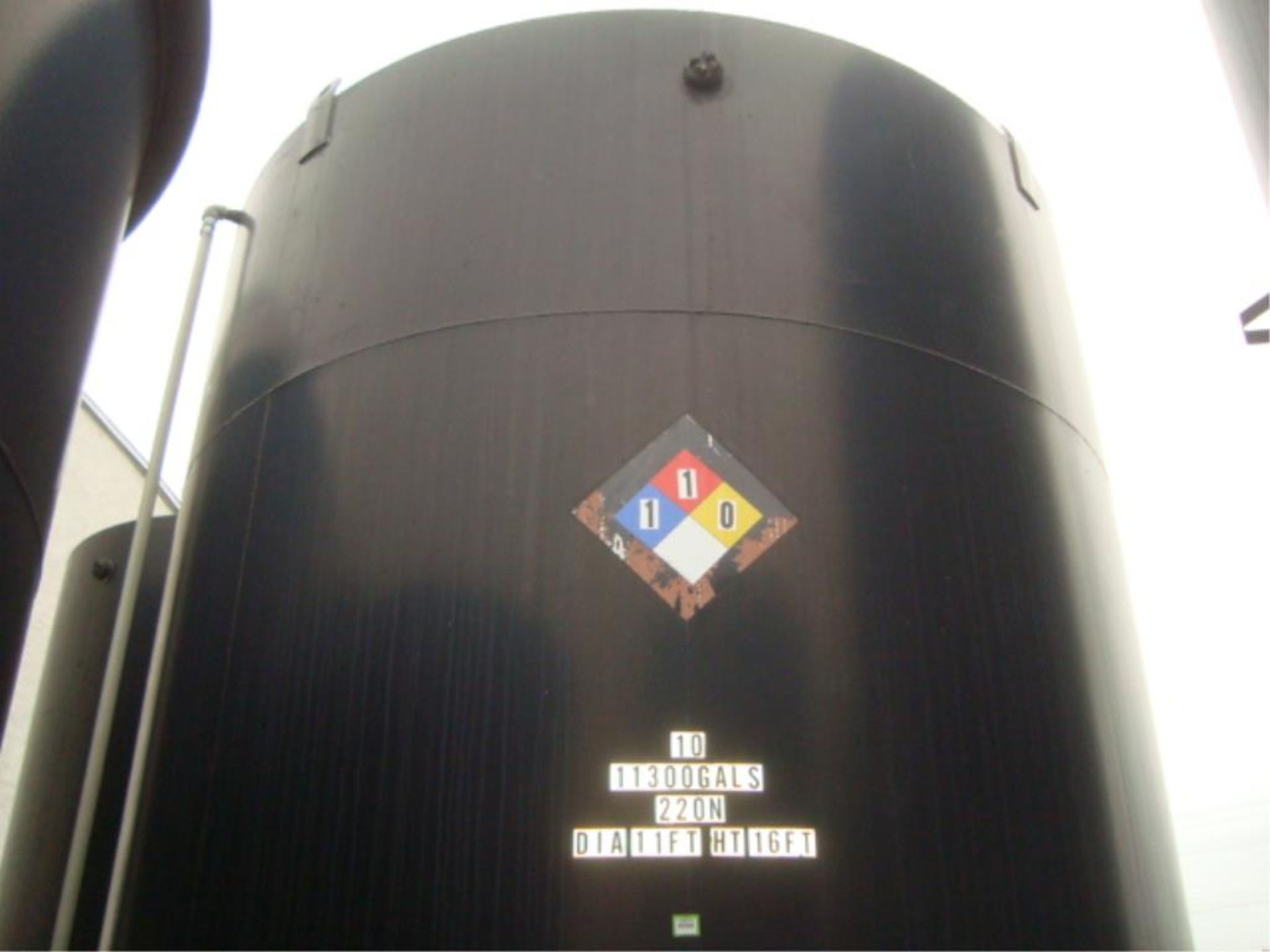 11,300 Gallon Cap. Closed Top Tank - Image 2 of 8