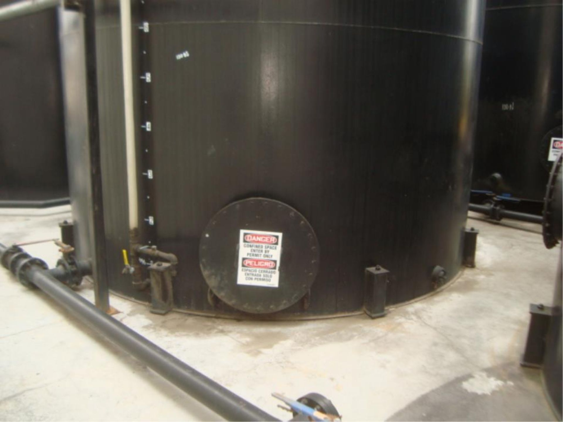 13,500 Gallon Cap. Closed Top Tank - Image 3 of 8