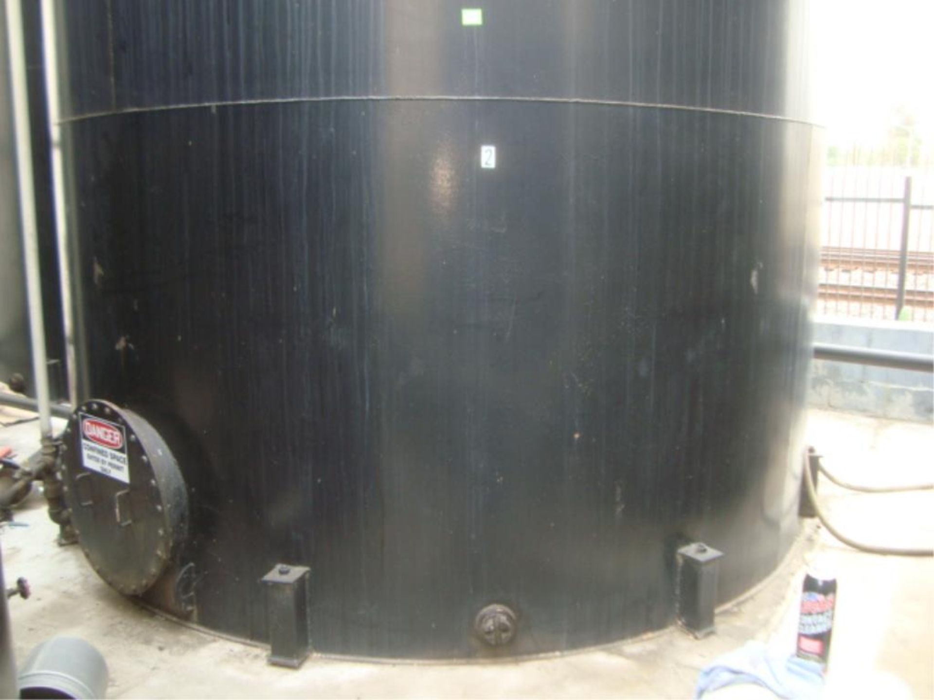 11,300 Gallon Cap. Closed Top Tank - Image 3 of 8