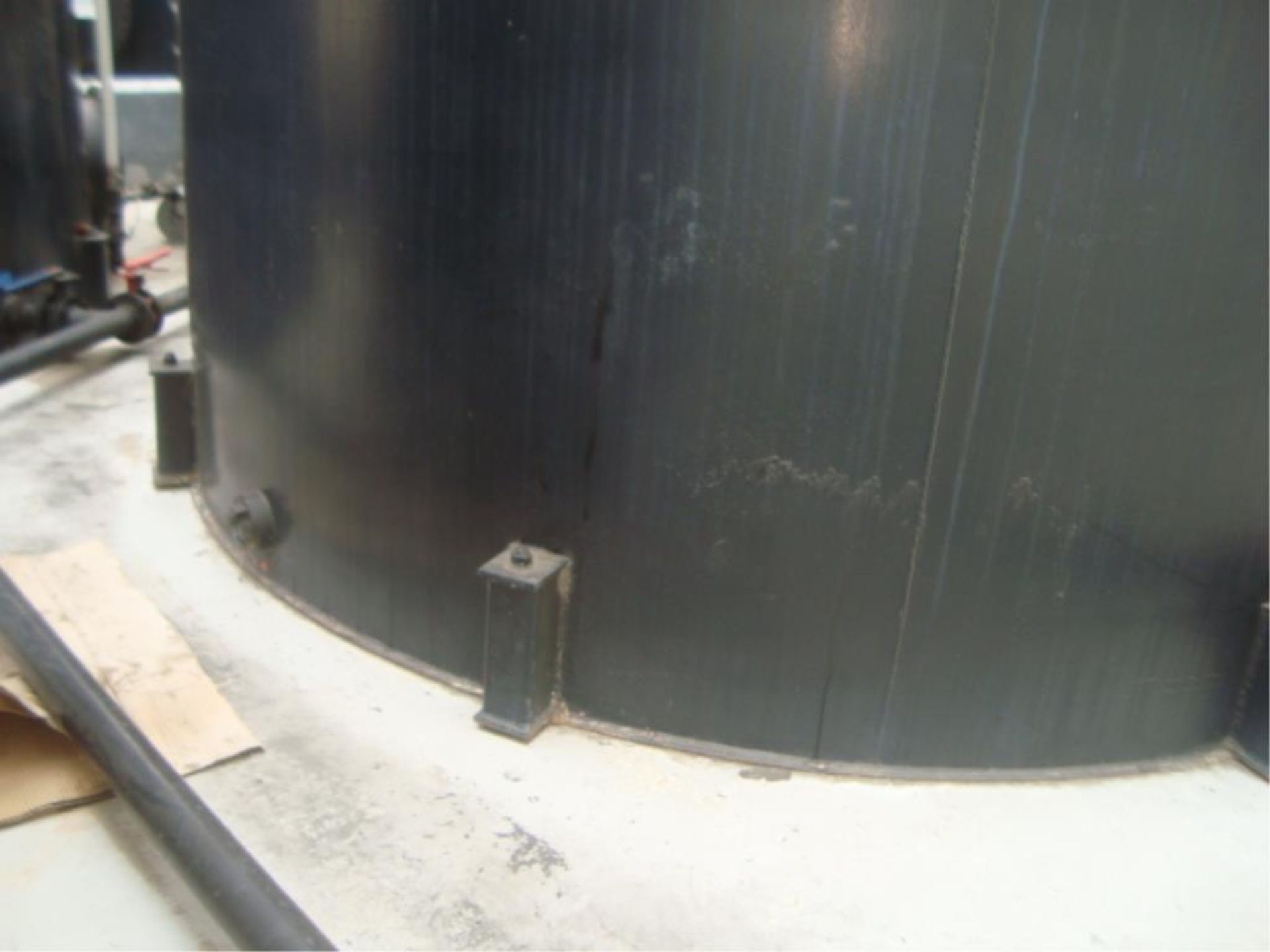 13,500 Gallon Cap. Closed Top Tank - Image 5 of 8