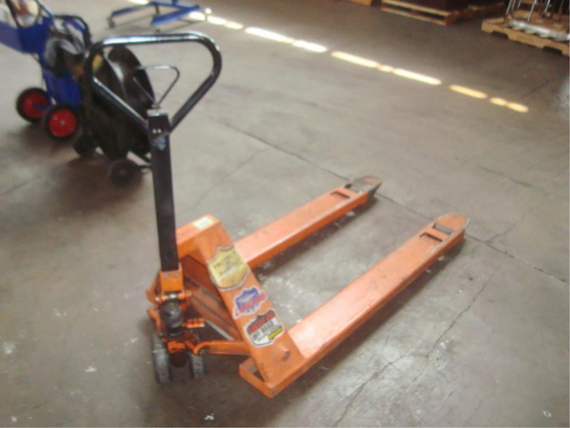 5,500 lb. Capacity Standard Pallet Jack - Image 2 of 3