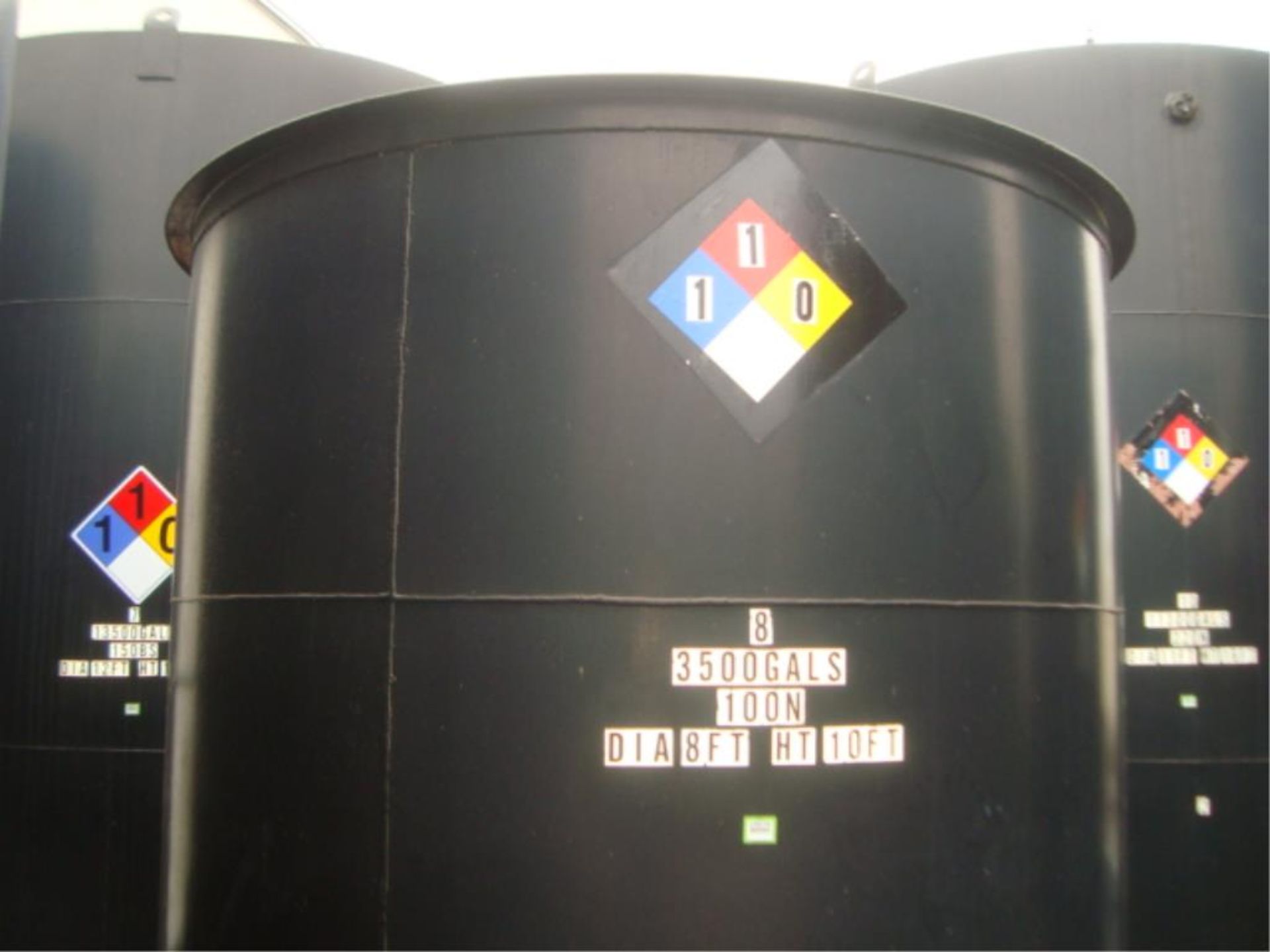 3500 Gallon Cap. Closed Top Tank - Image 3 of 9