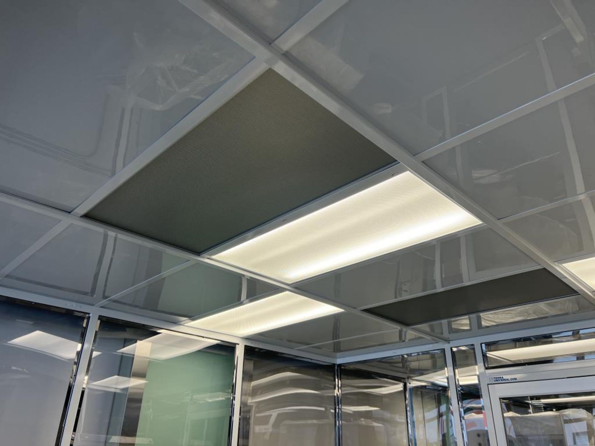 Terra Universal Cleanroom Hardwall, Modular - Image 10 of 16