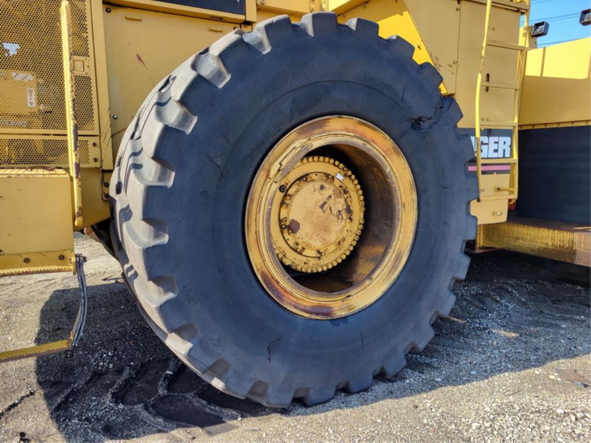 Caterpillar Wheel Dozer - Image 7 of 11