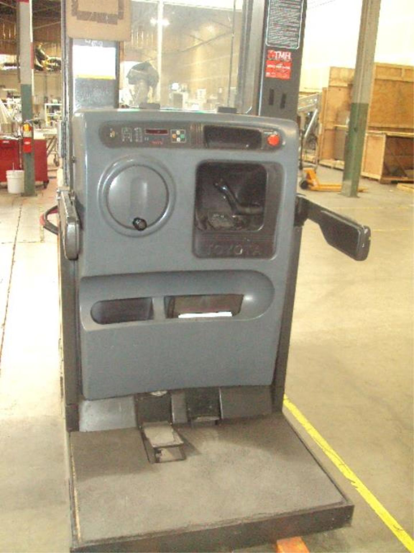 Toyota 3,000 lb. Capacity, 24V Stand Up Order Picker - Image 4 of 9