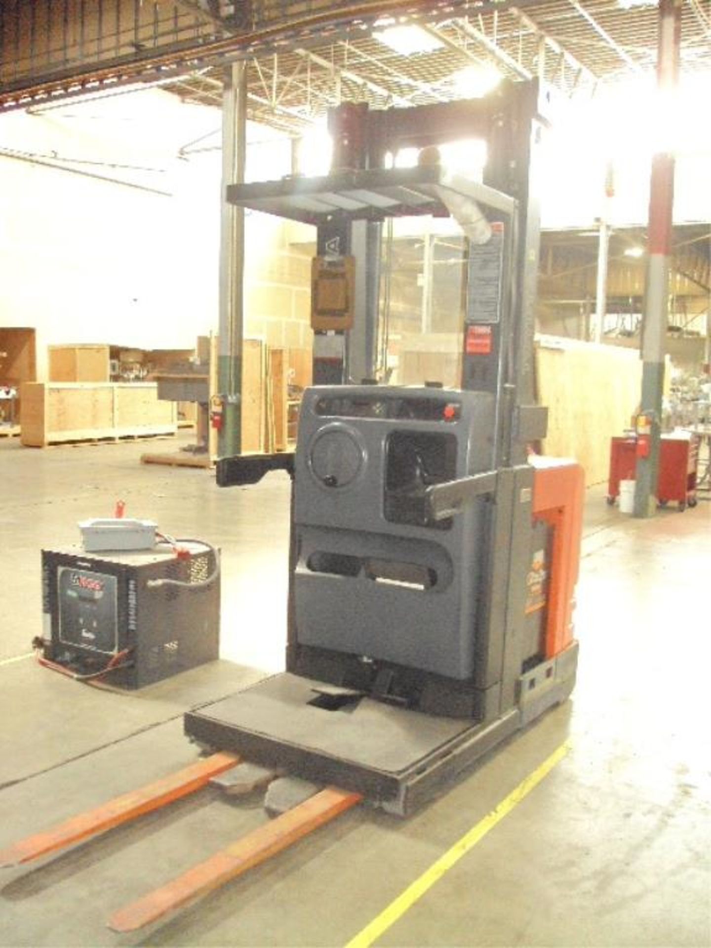 Toyota 3,000 lb. Capacity, 24V Stand Up Order Picker - Image 2 of 9