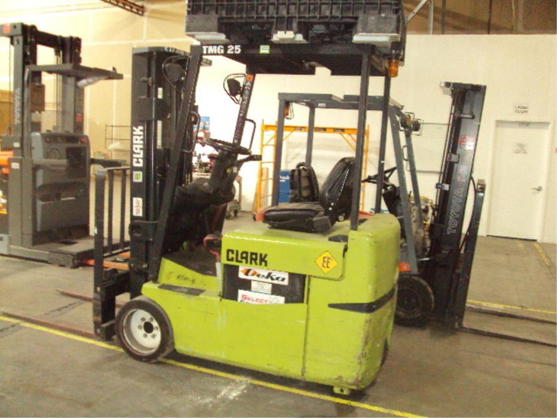 Clark Electric Forklift With Sideshift - Image 2 of 8