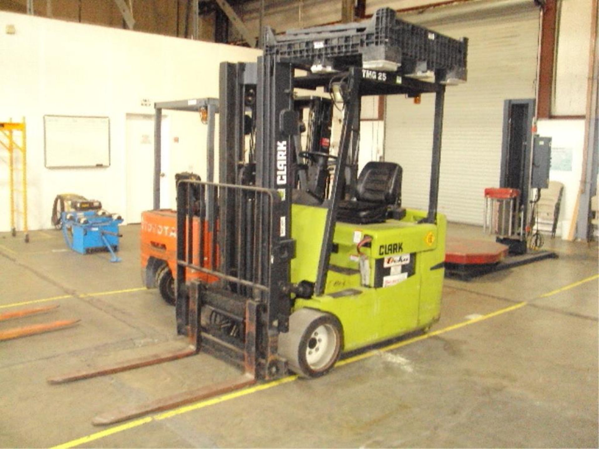 Clark Electric Forklift With Sideshift - Image 8 of 8
