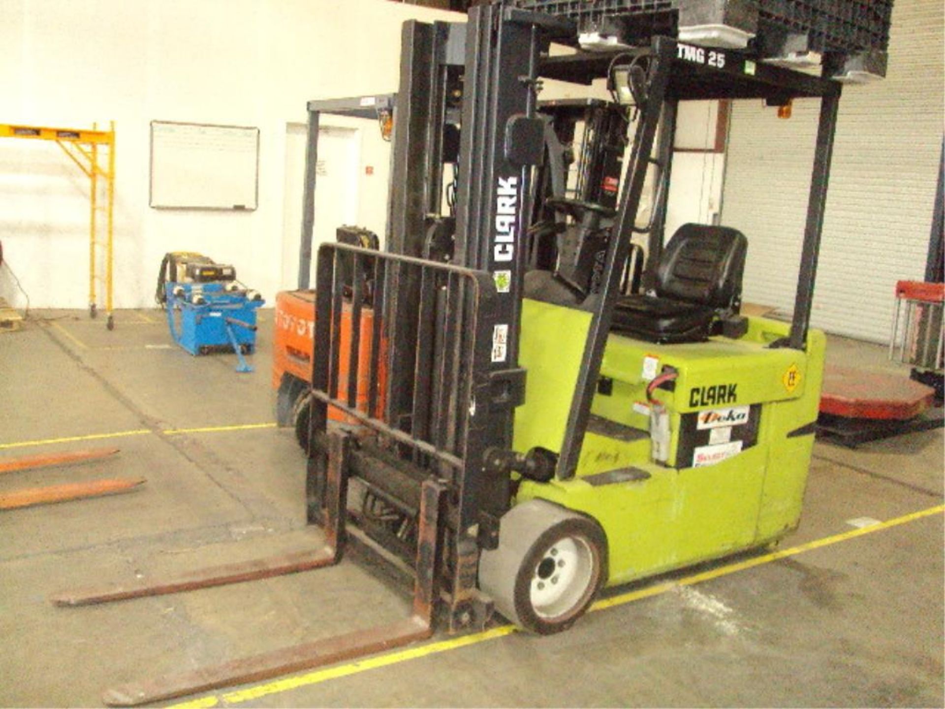 Clark Electric Forklift With Sideshift - Image 6 of 8