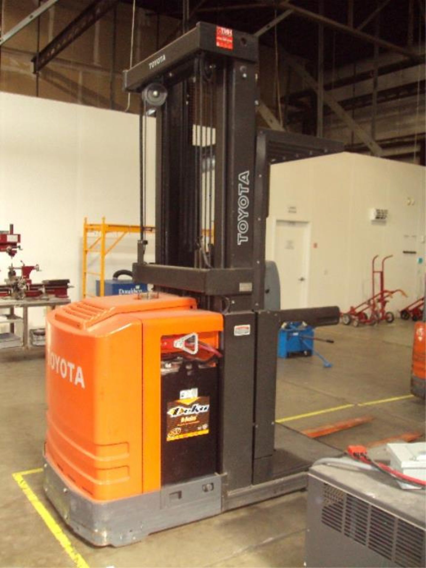 Toyota 3,000 lb. Capacity, 24V Stand Up Order Picker - Image 8 of 9