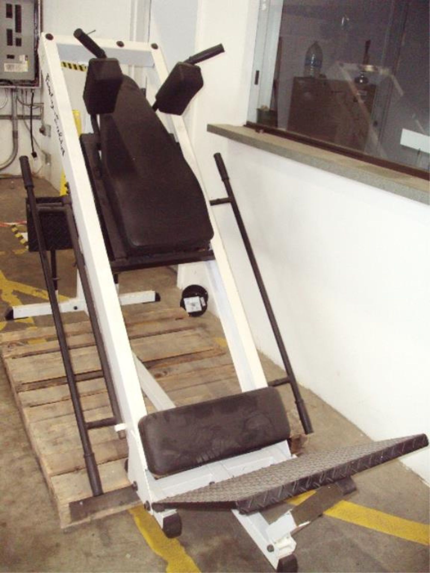 Body-Solid Leg Press Workout Machine - Image 4 of 8