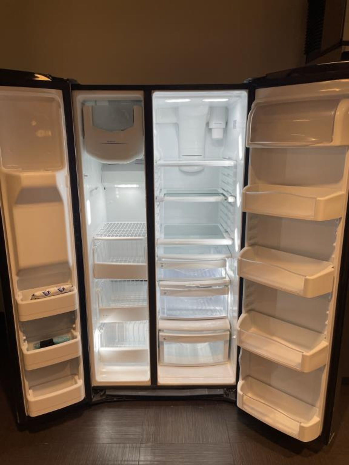 GE PSE26K Side by Side Refrigerator - Image 4 of 5