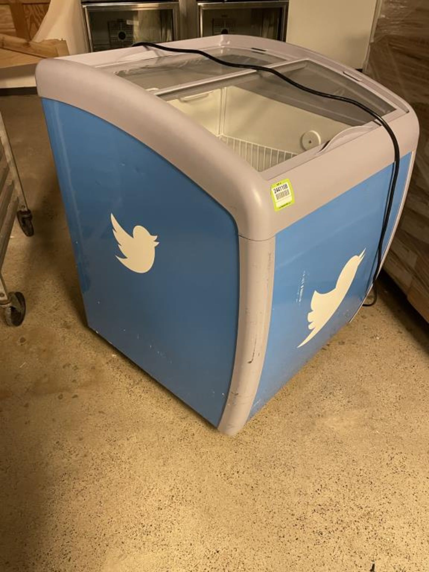 Twitter Branded Curved Top Display Ice Cream Freezer - Image 2 of 11